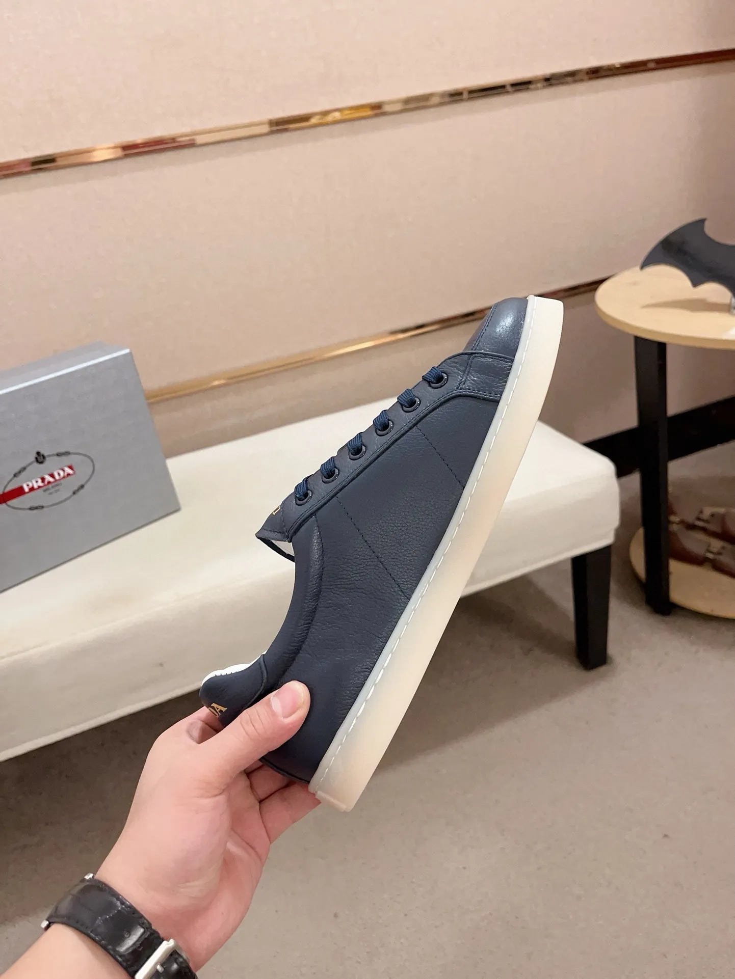 Men's shoes 💰 540💰 ✔️✔️✔️Higher version High-quality new PRADA (Prada) counters are launched at the same time. The new men's shoes and 😘 fabrics are made of high-tech glue-making technology. Lining: Full cowhide lining. 👍🏿 High-end ☄️ air-cushion molded anti-slip rubber outsole, exquisite lines, simple and elegant, comfortable and high-end for leisure travel. Code number: 38 to 44 (45 can be customized and cannot be returned or exchanged)